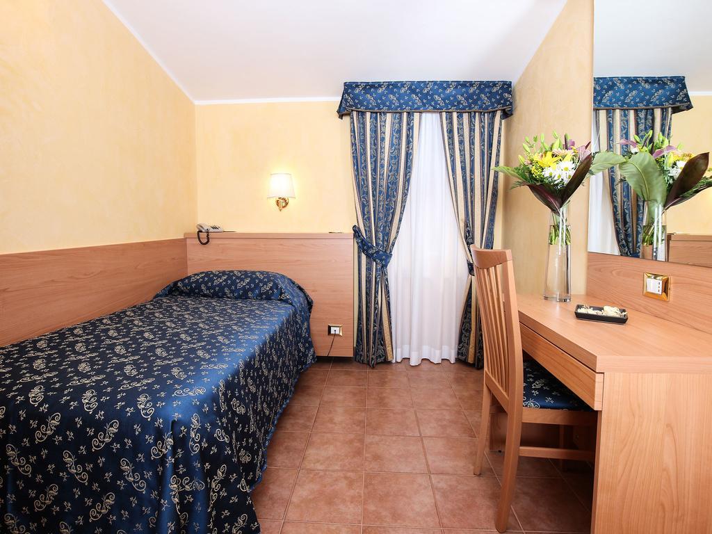 Casa Di Santa Francesca Romana A Ponte Rotto Chambre photo