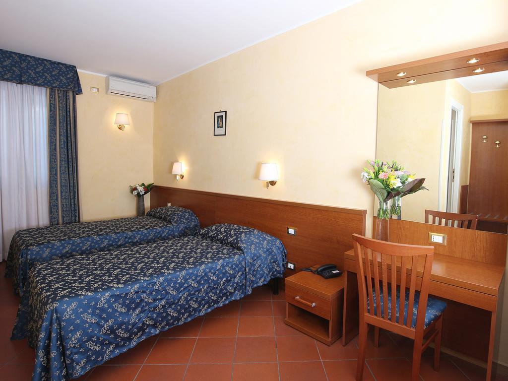 Casa Di Santa Francesca Romana A Ponte Rotto Chambre photo