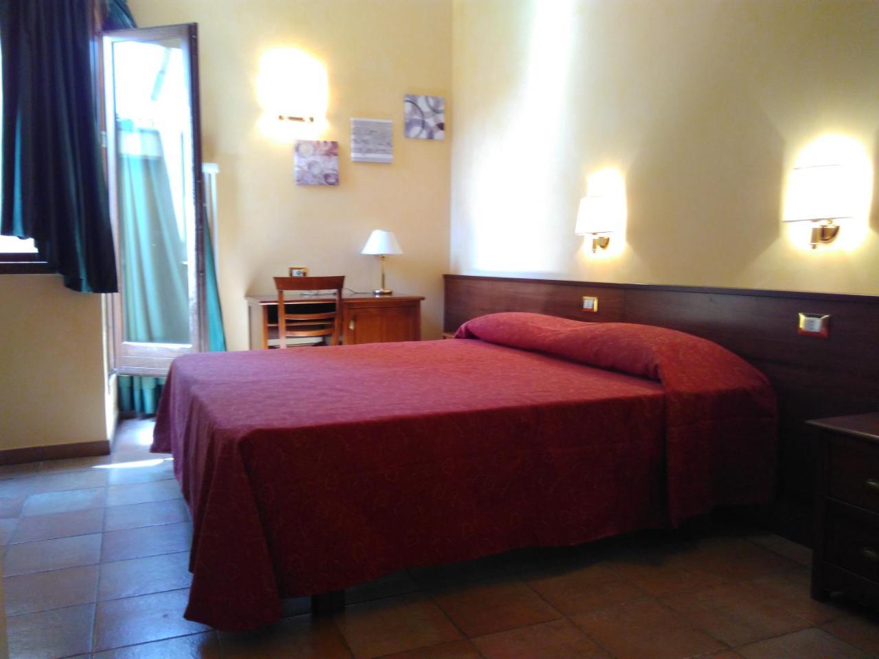 Casa Di Santa Francesca Romana A Ponte Rotto Extérieur photo
